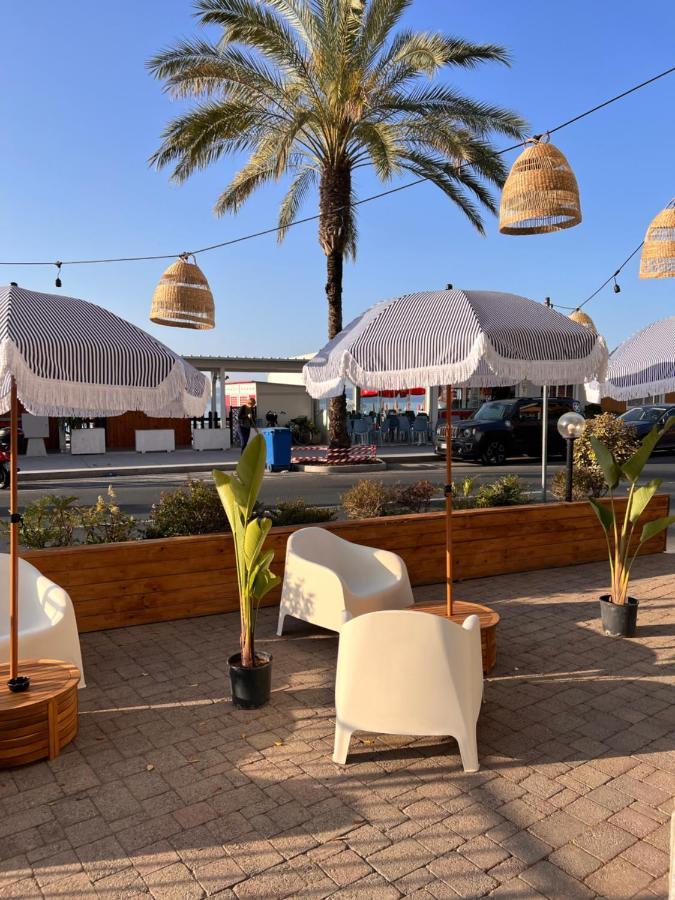 Hotel Jolly Roger Pietra Ligure Exterior foto